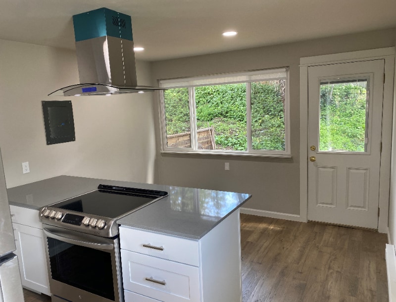 Building Photo - 14330 Stone Ave N