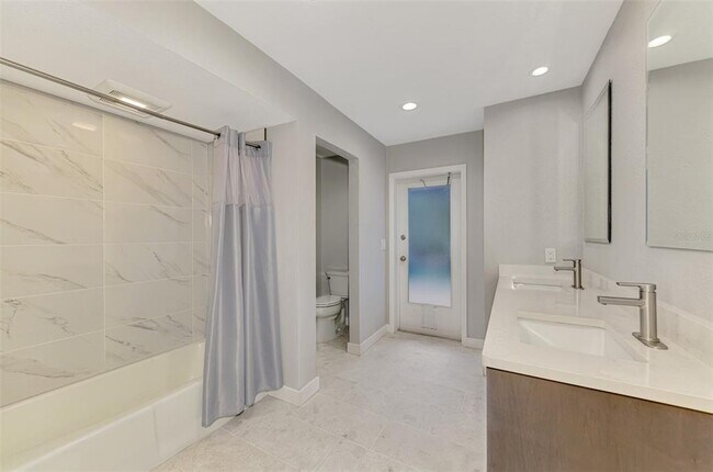 Building Photo - 1224 S View Dr