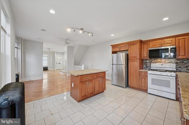 Building Photo - 6328 N Beechwood St