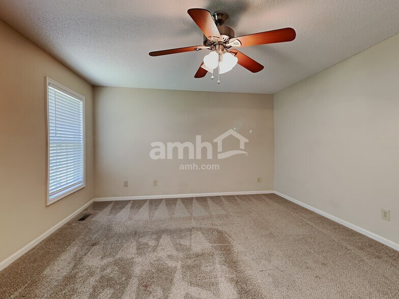 Building Photo - 5806 Manor Ridge Trl
