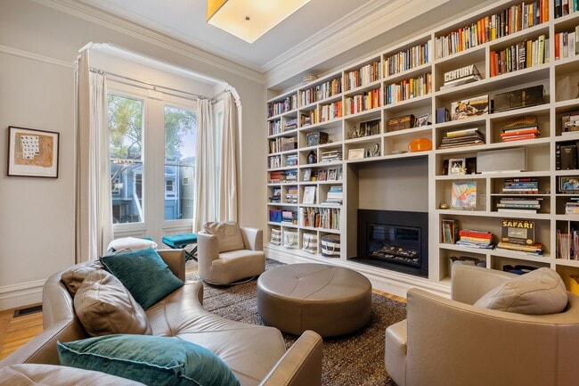 Building Photo - 2866 Pine St