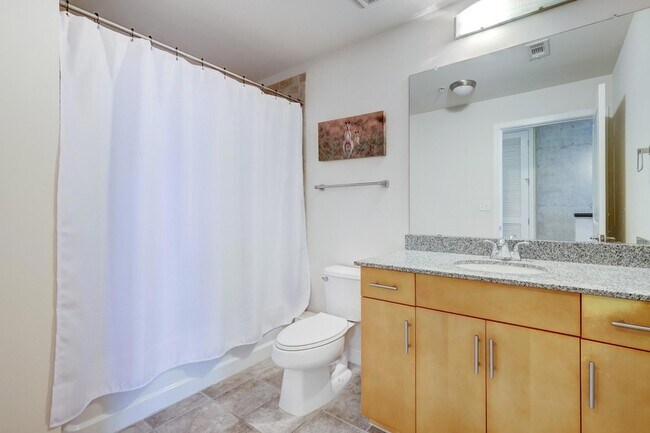 Building Photo - 360 Nueces St