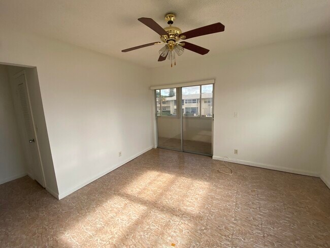 Building Photo - 209 Norwich I