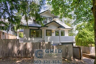 Building Photo - 4+ Bedroom, 2 Bath Craftsman Bungalow Avai...