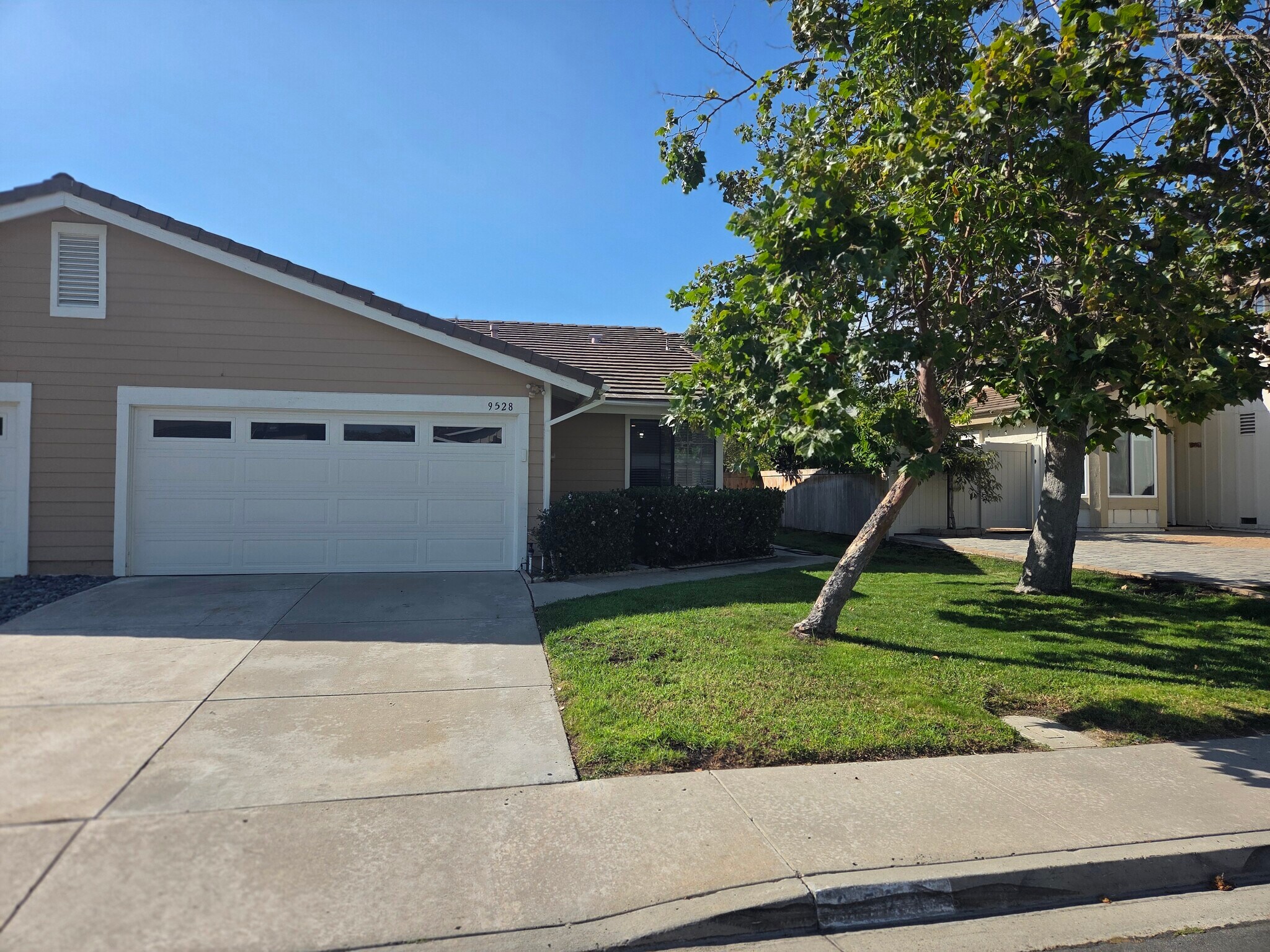 Building Photo - 9528 Bayamon Rd