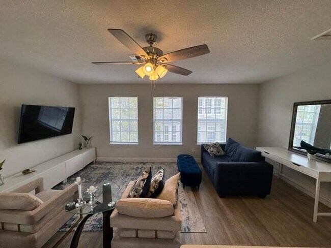 Building Photo - 1 Bedroom 1 Bath Renovated Garage Apartment in the Main Village of Celebration