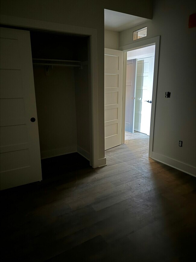 Building Photo - 106 E Erie St