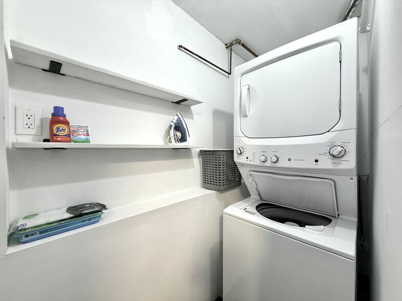 Building Photo - 4365 Cerritos Ave