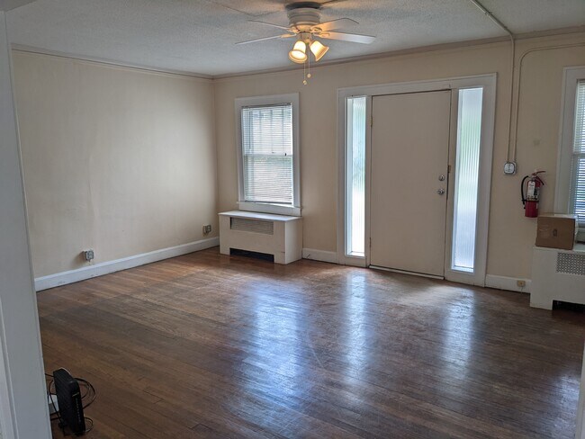 Building Photo - 1300 Rockhurst Rd