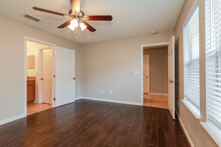 Building Photo - 734 Celebration Lane