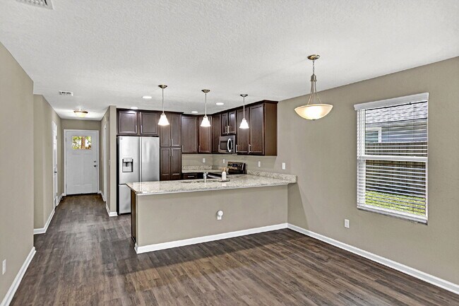 Building Photo - Like new 4 bedroom 2 bath home for rent.