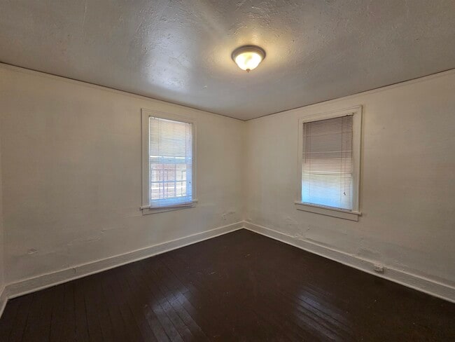 Building Photo - 1374 Rayner St