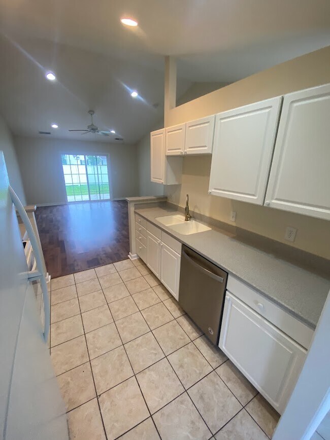 Building Photo - 181 Point Break Dr