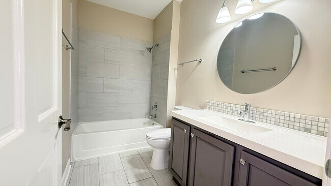 Building Photo - 2437 Oneida Ln
