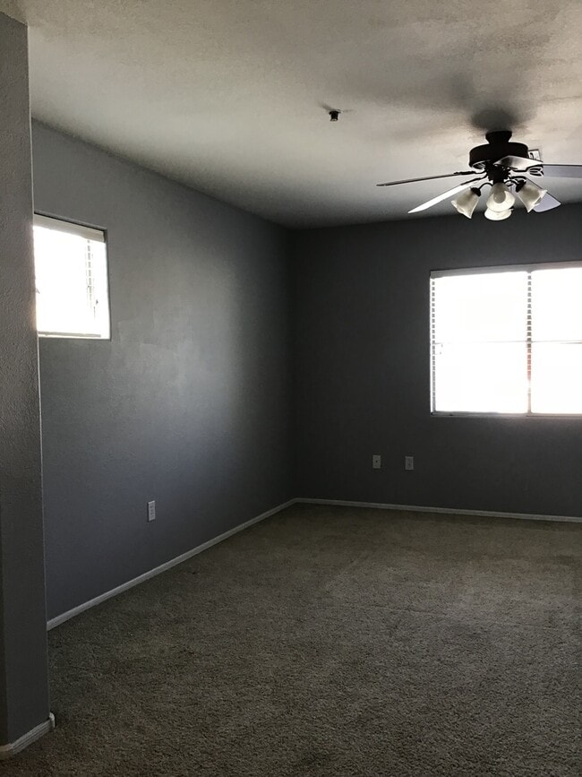 Building Photo - COMING SOON! Spacious 4 Bed 2 Bath Home in Phoenix