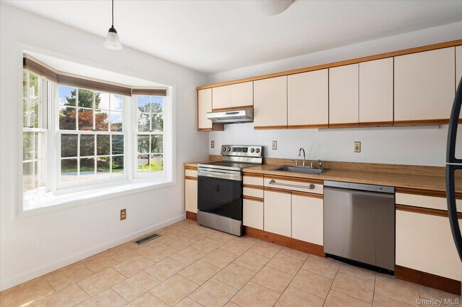 Building Photo - 46 Winterberry Cir