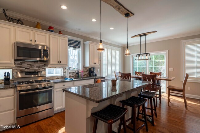 Building Photo - 5 Maria Ln