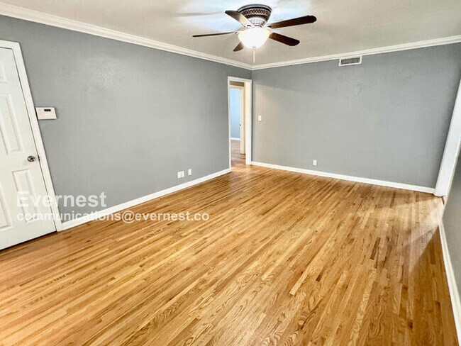 Building Photo - Lovely 3-Bedroom Home with Modern Amenitie...