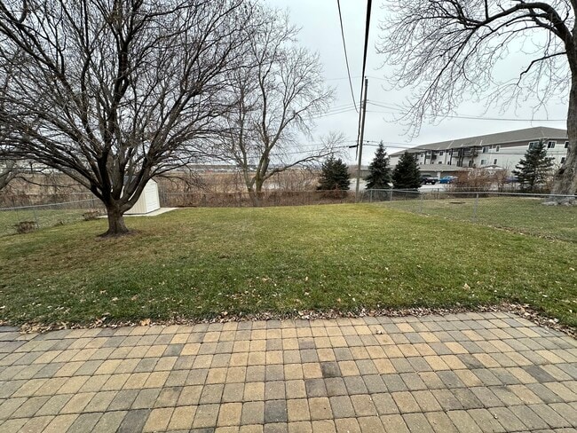 Building Photo - 4911 Sunset Dr