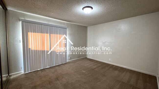 Building Photo - Very Nice Greenhaven 2bd/1ba Condo in Gated Community - Must See