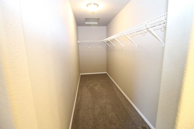Building Photo - Brand New Townhome