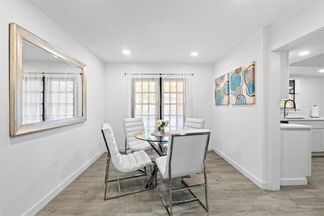 Building Photo - 3520 Highland View Dr