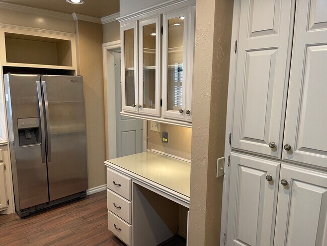 Building Photo - Welcome to Lyndale Senior Community! 55 and better in Edmond!!  2 bed flex floorplan with office,...