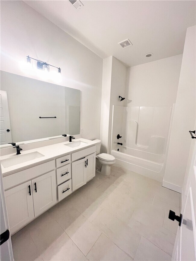 Building Photo - 6304 SW Luna Ln