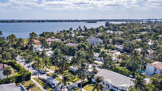 Building Photo - 210 Monceaux Rd