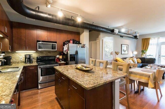 Primary Photo - 5300 Peachtree Rd