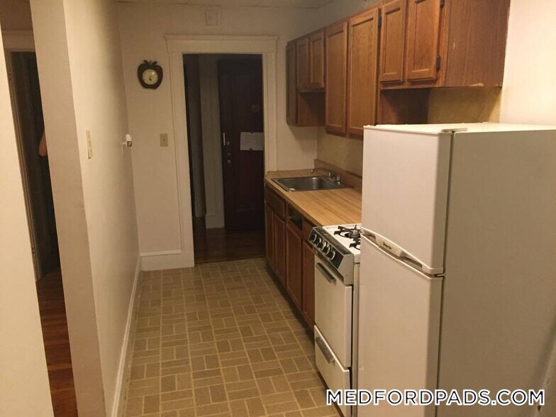 Building Photo - 53 Fellsway W