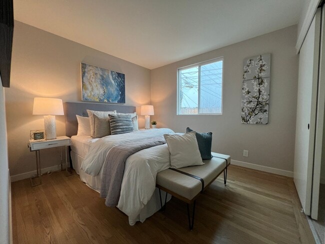 Building Photo - Remodel Detached 4 Bed / 2 Bath Home Near ...