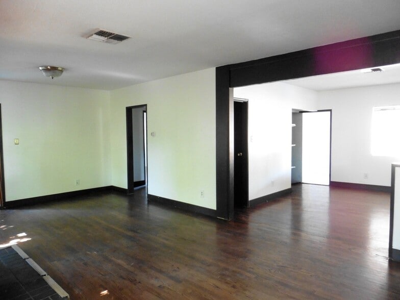 Building Photo - 5723 Stansbury Ave