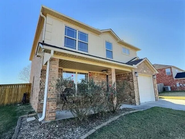 Building Photo - Great 3 Bedroom 2.5 Bathroom Cabot House