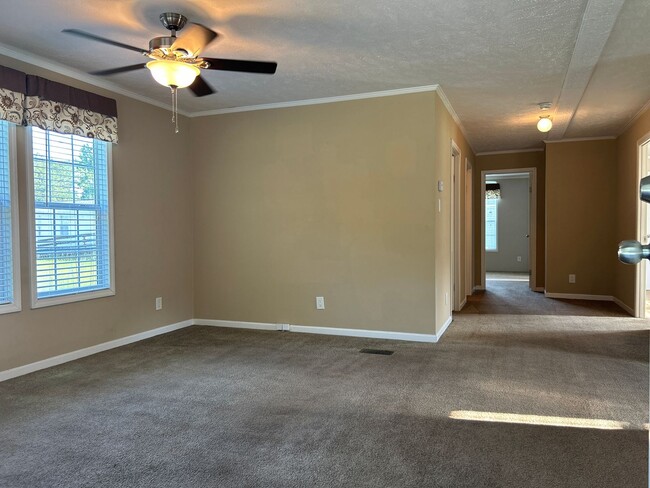 Building Photo - AVAILABLE JANUARY!!