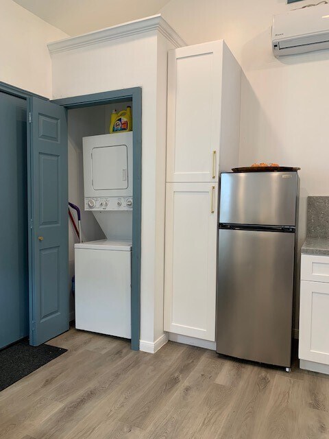 Building Photo - 710 Twin Oaks St