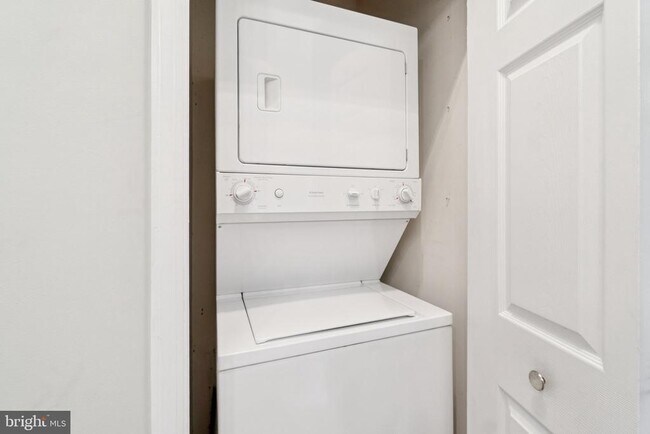 Building Photo - 4550 Strutfield Ln