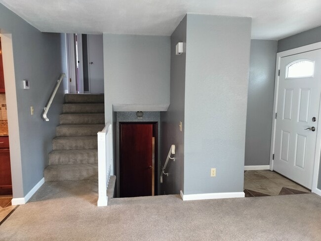 Building Photo - 130 NW Carrie Cir