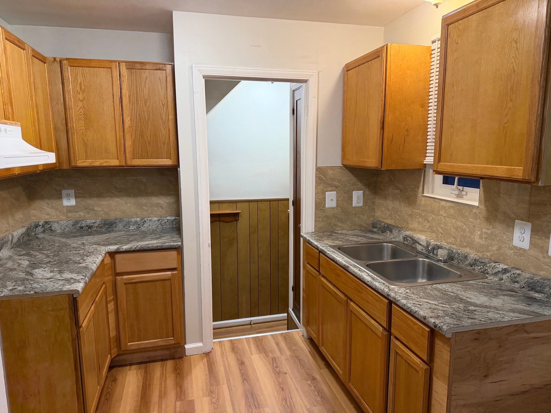 Building Photo - 14999 Lincoln Ave