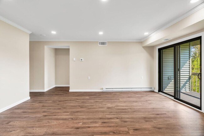 Building Photo - 15B Andover Ct