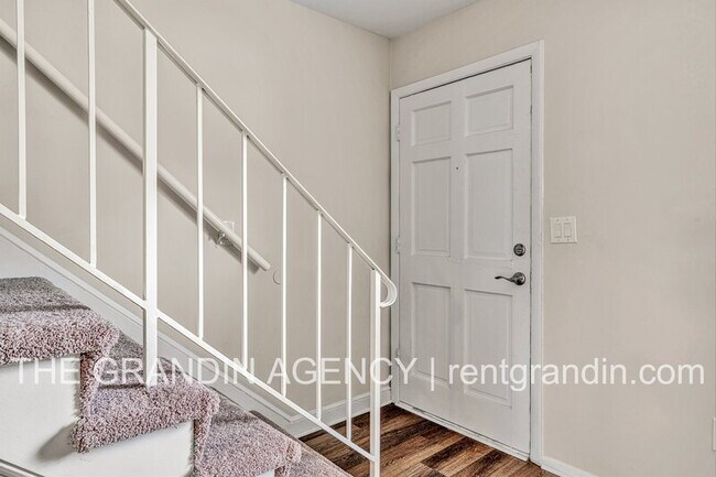 Building Photo - 2163 Mulberry St