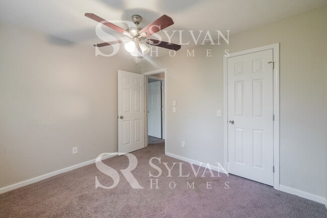 Building Photo - Immerse yourself in comfort and convenience