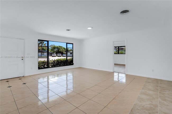 Building Photo - 4210 SW 20th St