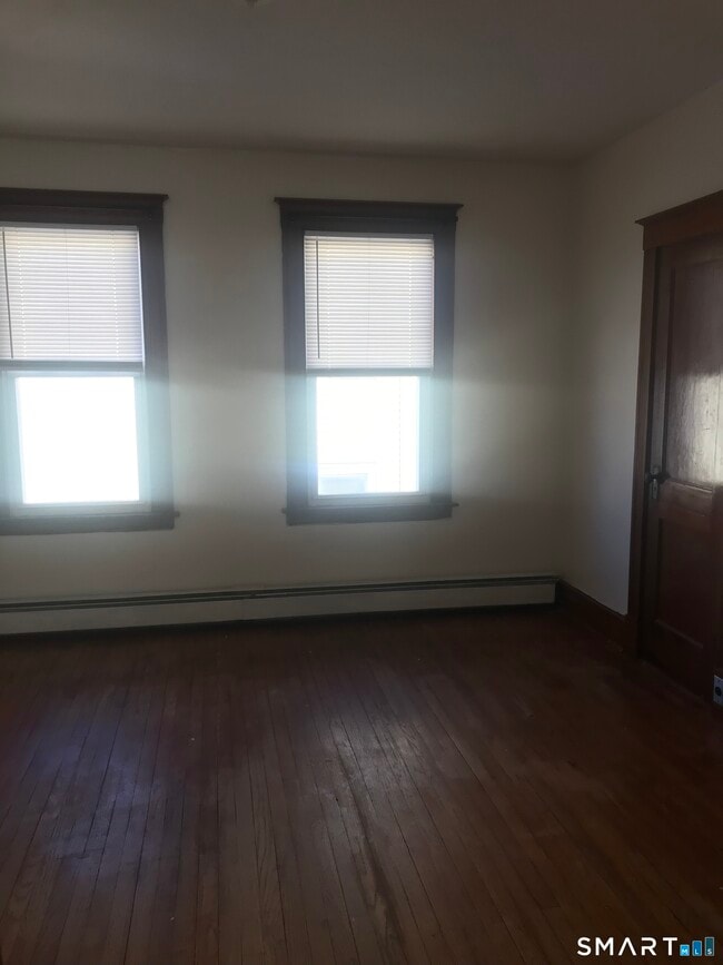 Building Photo - 155 Smith St