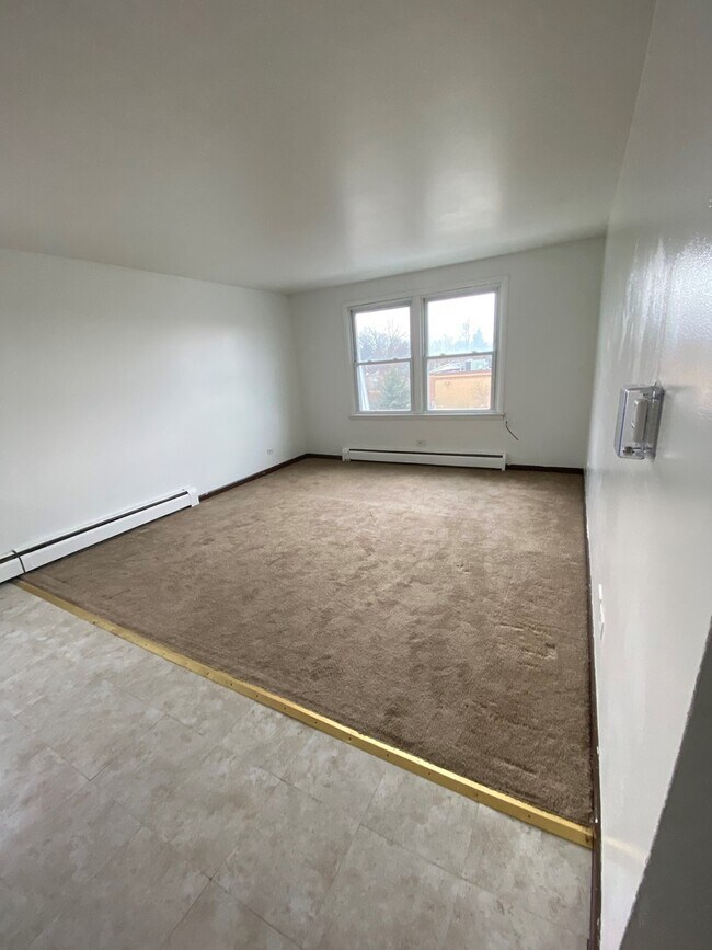 Building Photo - 1627 Woodbine Dr