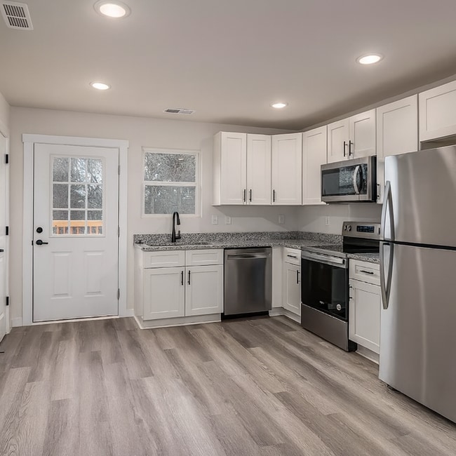 Building Photo - 3BR Townhome in Hickory – $500 Off of Firs...