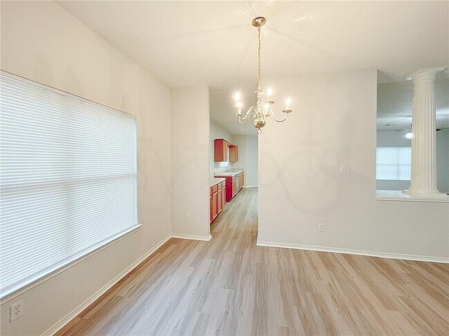 Building Photo - 2211 Little Tree Bend