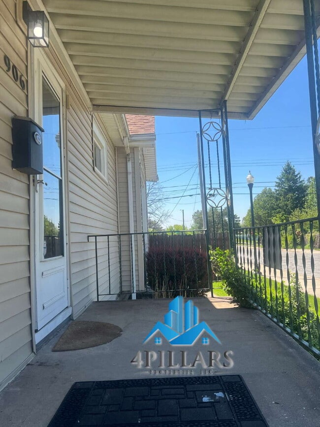 Building Photo - "Charming 3-Bed Home with Partially Finished Basement & Gleaming Hardwood Floors in Hammond - 226...
