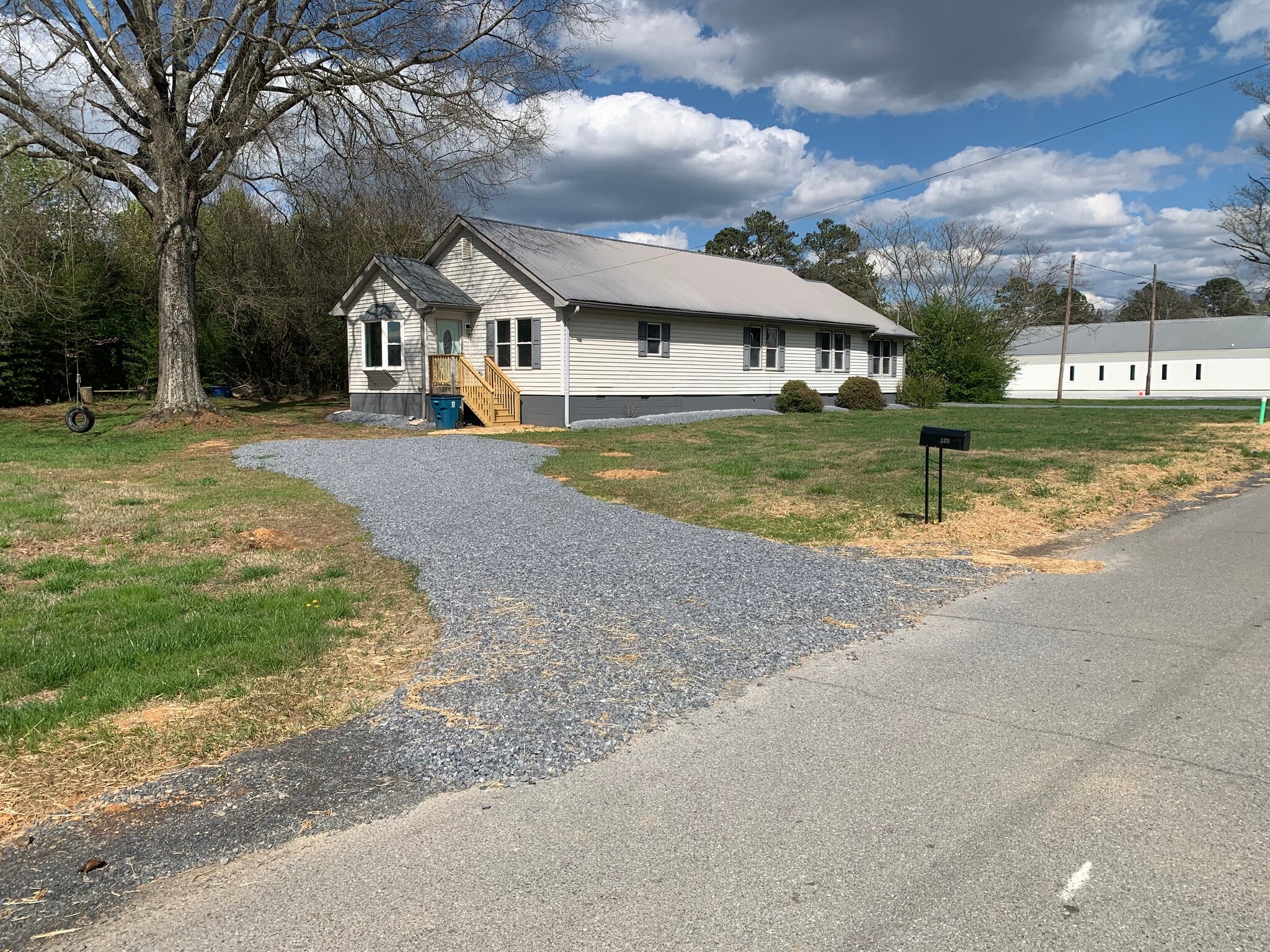 Front parking area and entrance - 227 Saint Elmo Cir