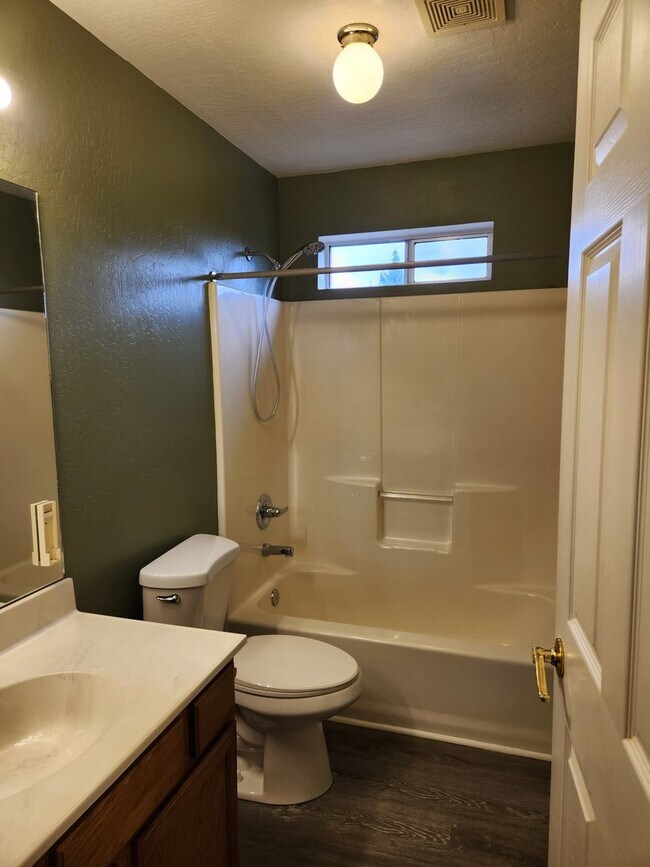 Building Photo - 93 S Rainbow Dr